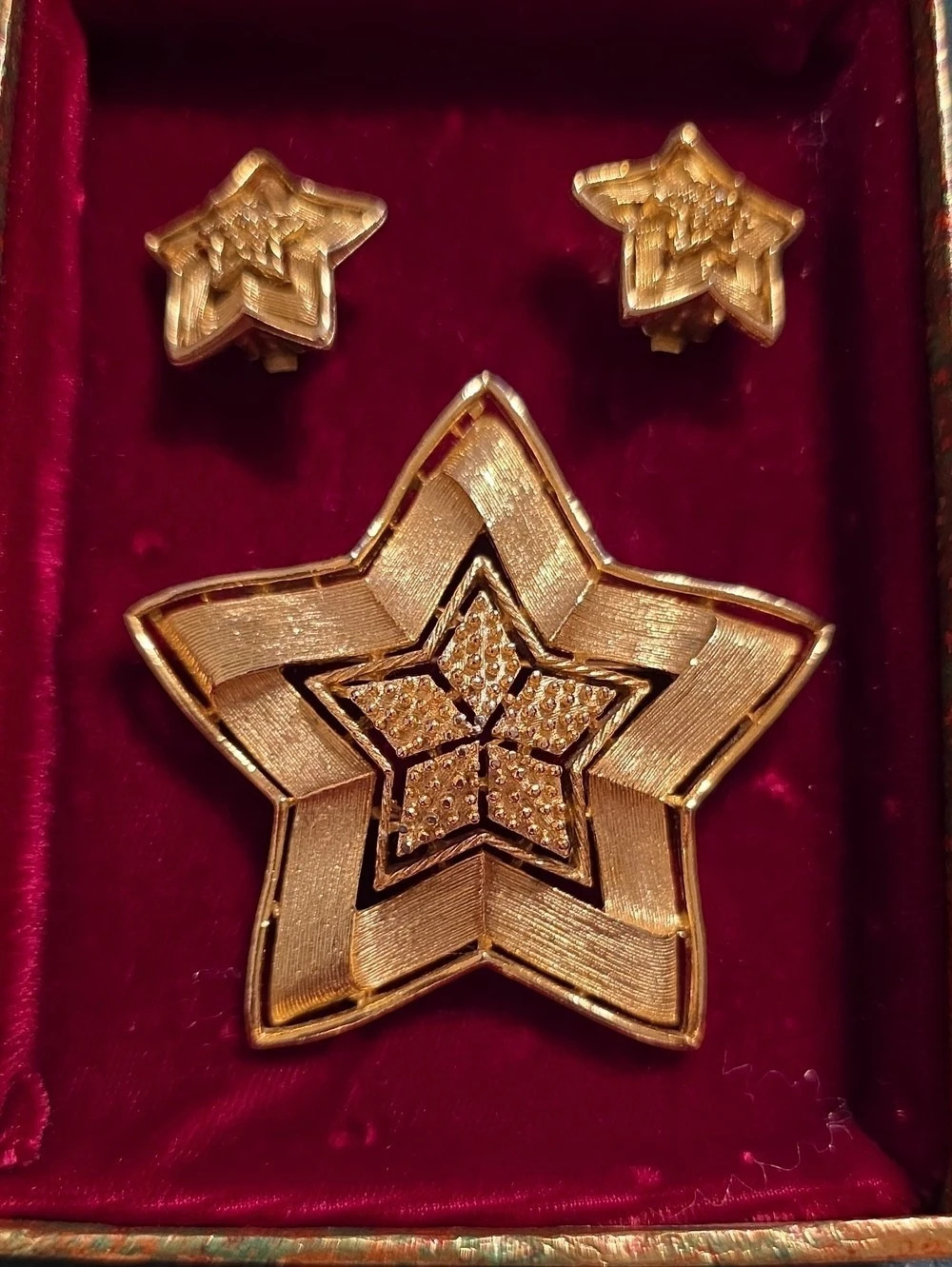 Vintage 1960s Lisner Gold-tone Demi-Parure Star Brooch and Clip-On Earrings